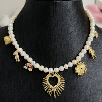 Heart charms pearl necklace
