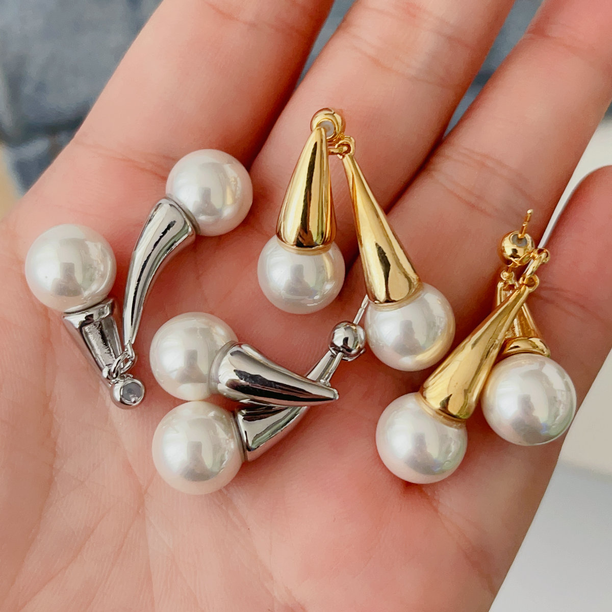 Double dot glass pearl earrings