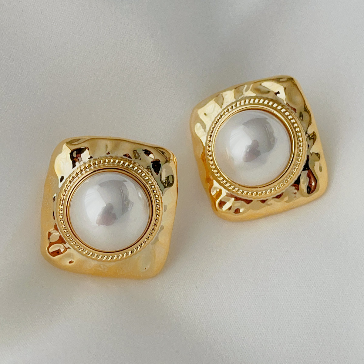 Square pearl earrings