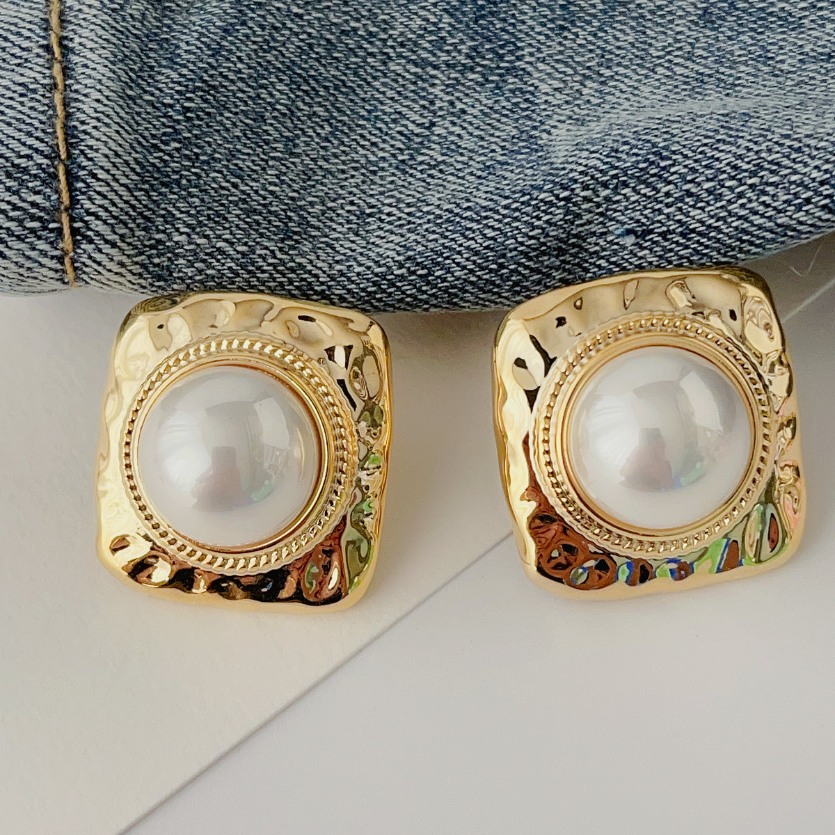 Square pearl earrings