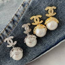 Pearl drop earrings
