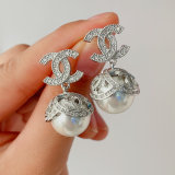 Pearl drop earrings