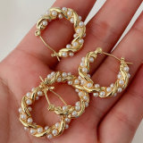 Twist pearl earrings