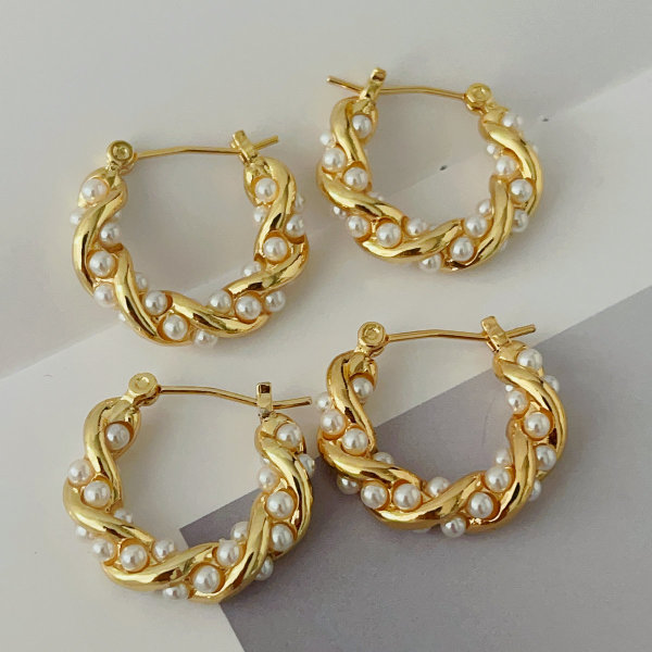Twist pearl earrings