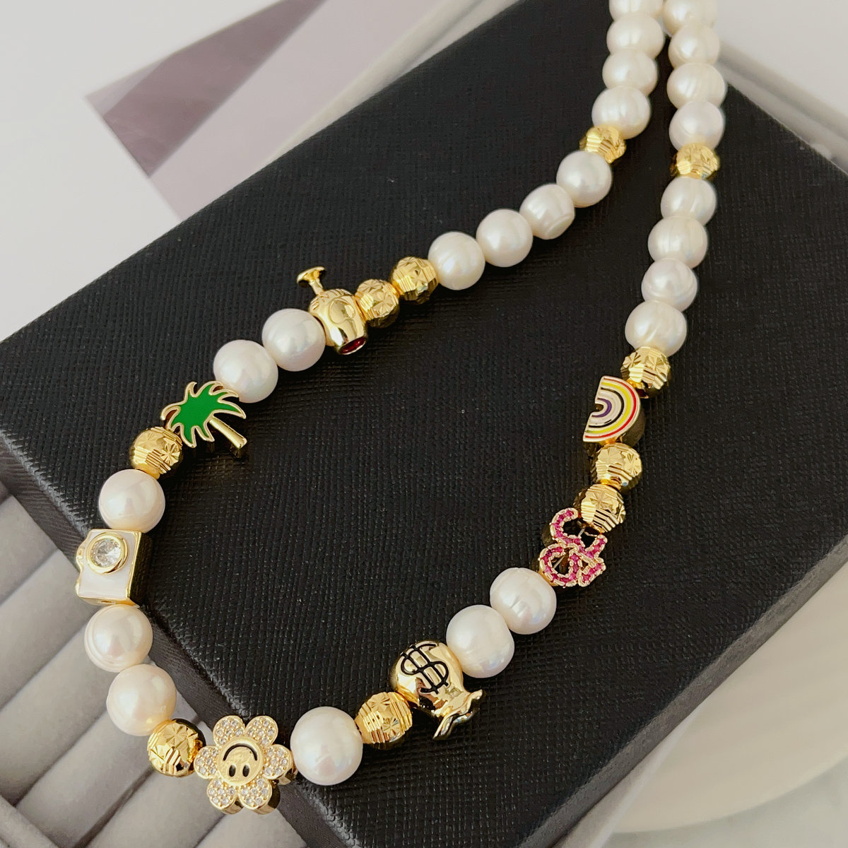 Mix charm pearl necklace
