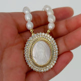 Shell pendant pearl necklace