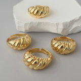 Croissant adjustable ring