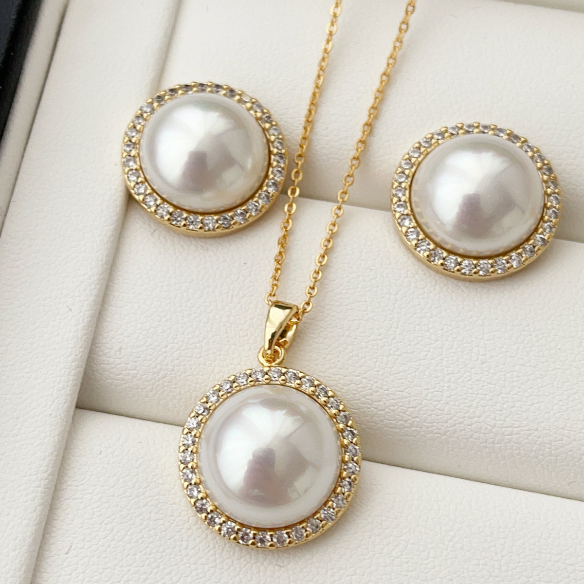 Round pearl set earrings and necklace