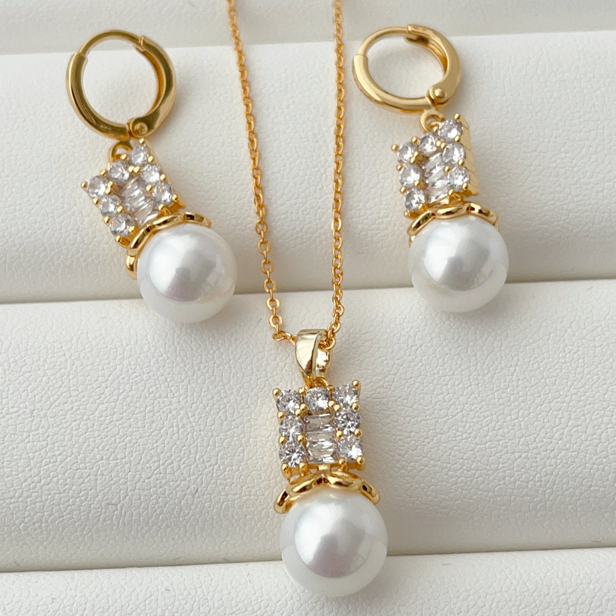 Simple pearl drop earrings