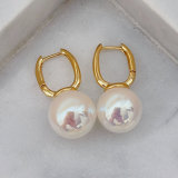 Drop pearl earrings