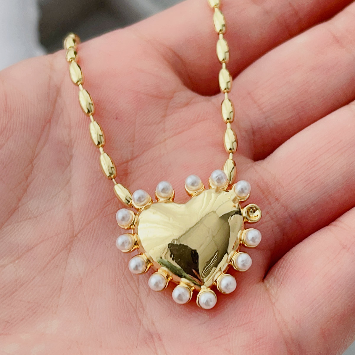 Heart pendant beaded necklace