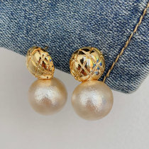 Drop pearl earrings