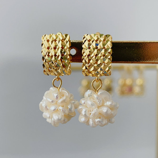 Fresh water pearl drop earrings