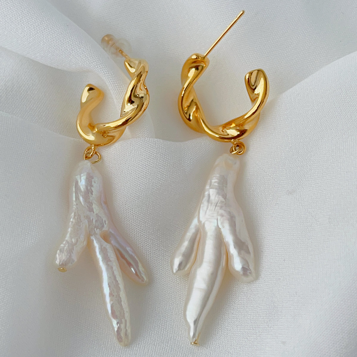 Fresh water pearl pendant earrings