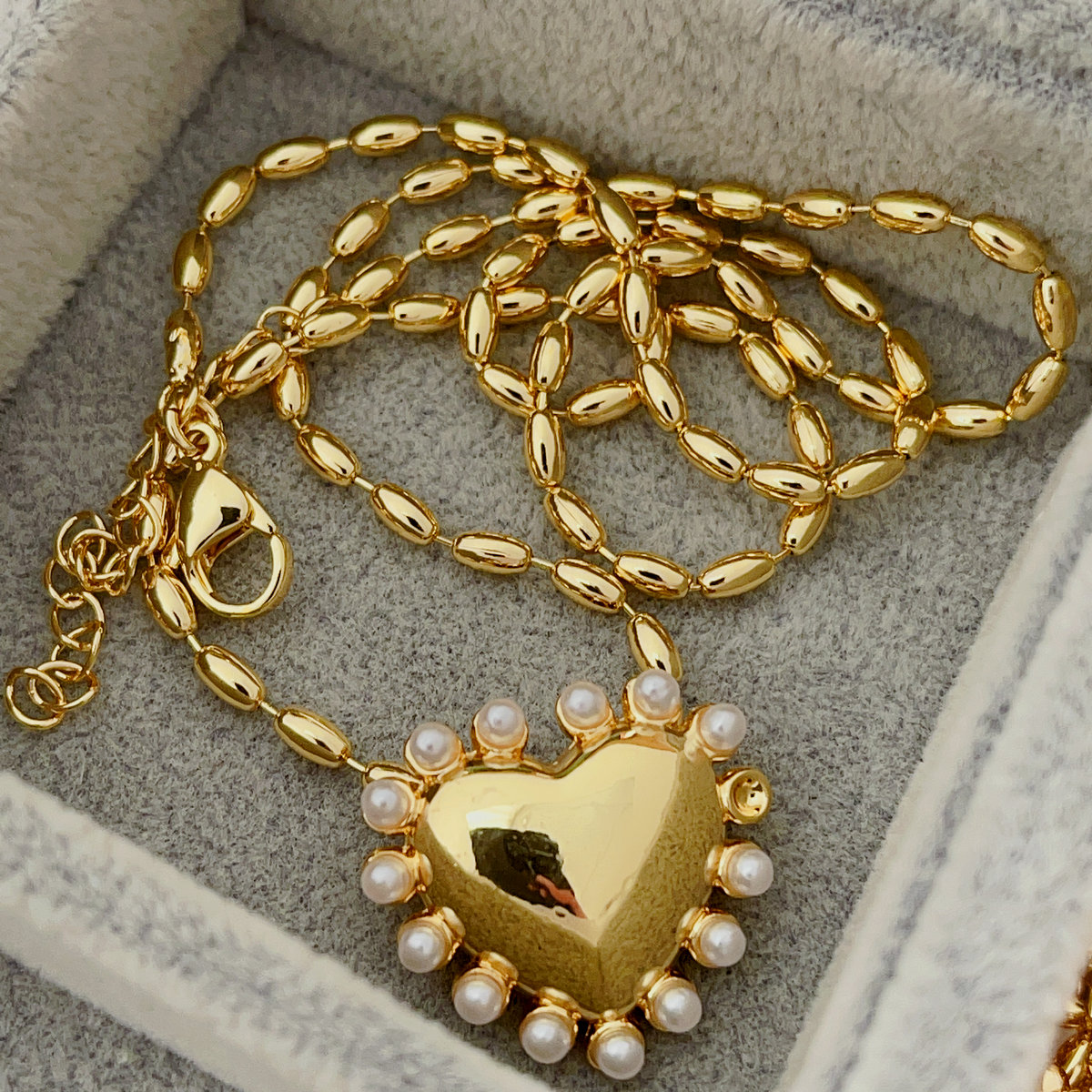Heart pendant beaded necklace