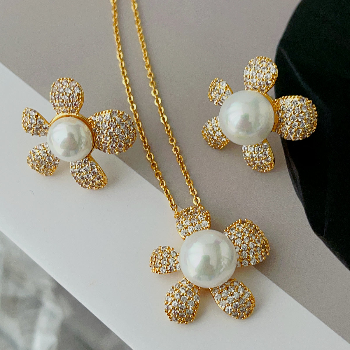 Pearl flower set earrings and necklace