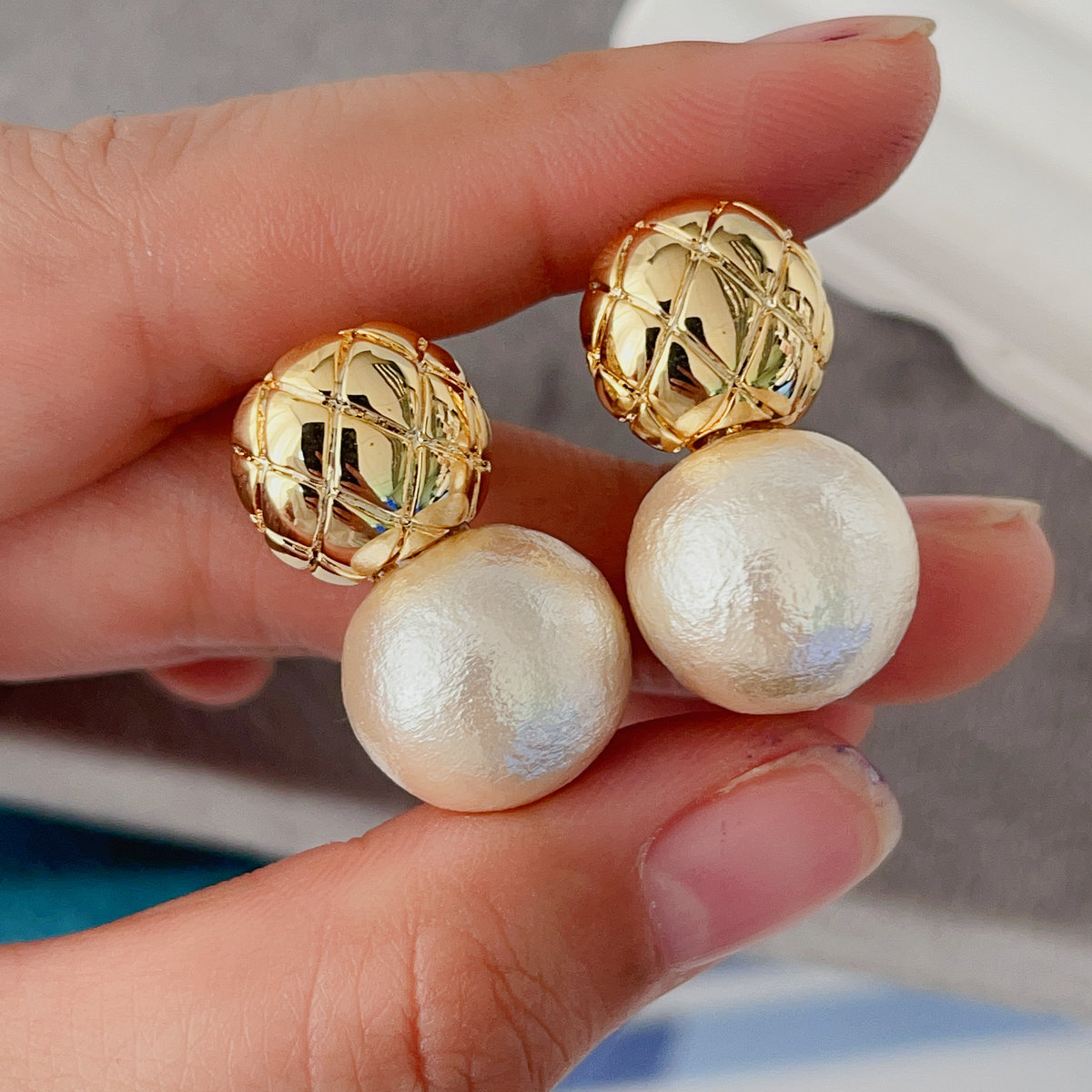 Drop pearl earrings