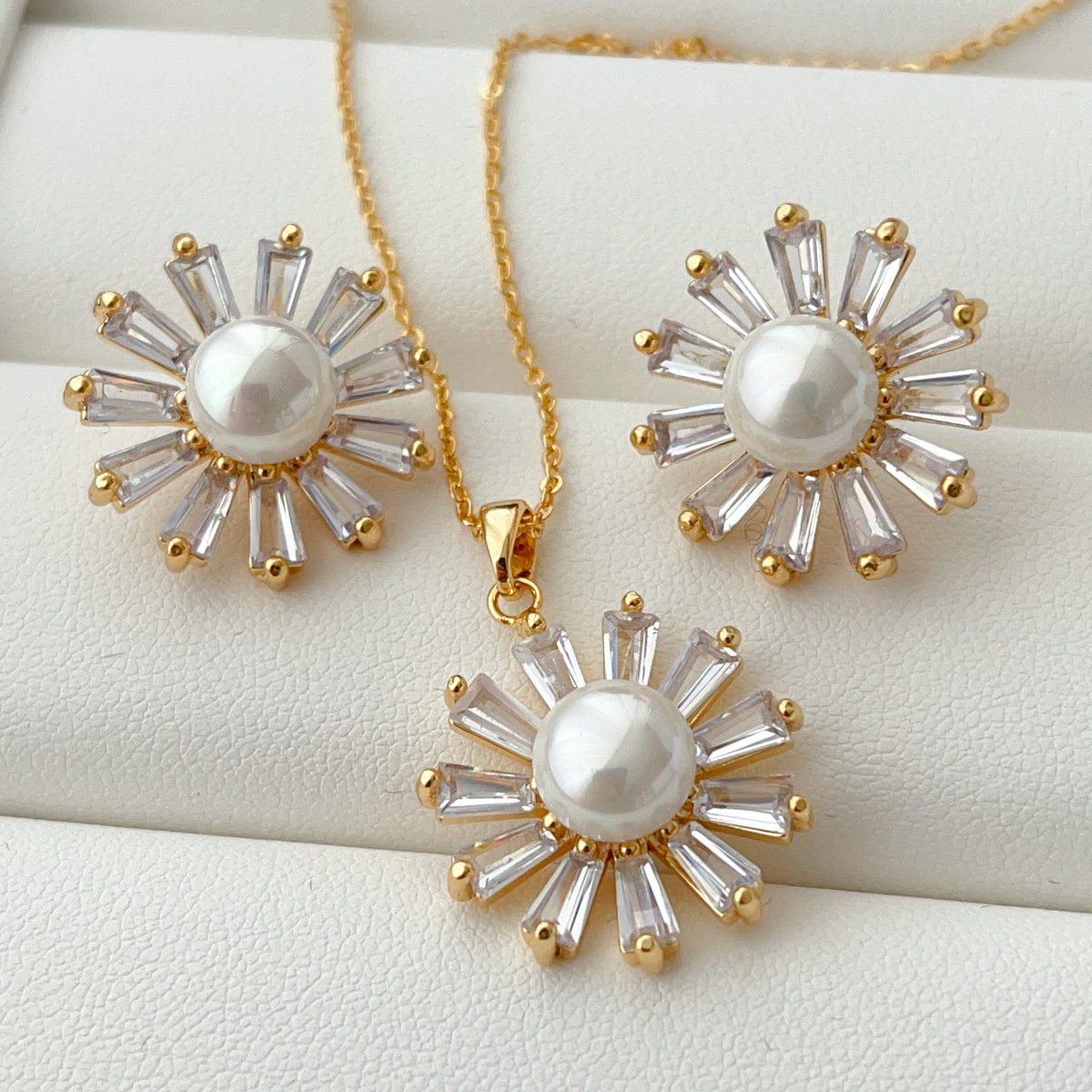 Pearl flower set earrings and necklace