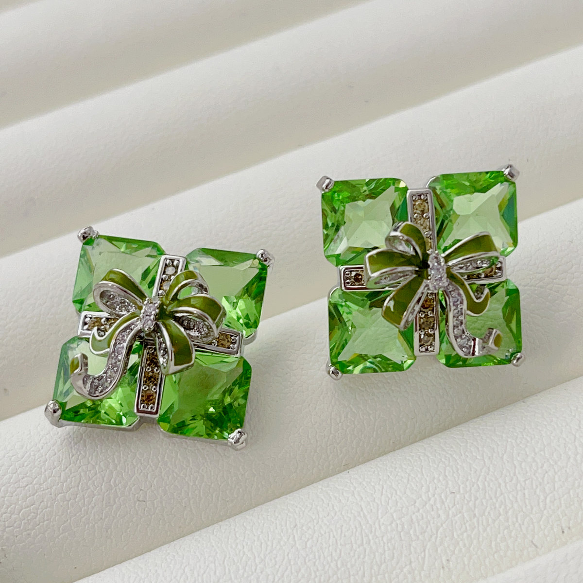 Green glass zircon squre earrings