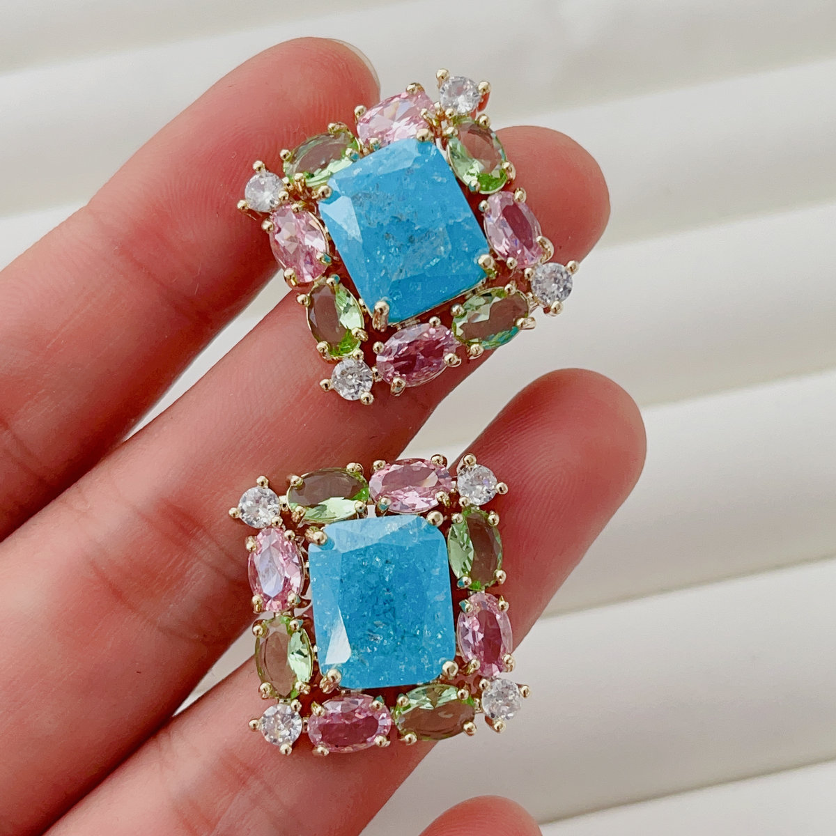 Square zircon earrings