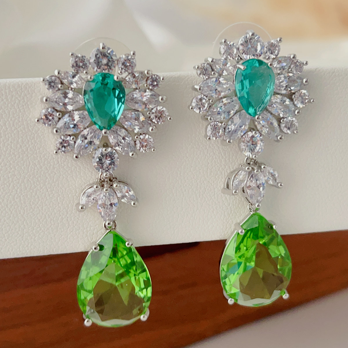 Green zircon water drop earrings
