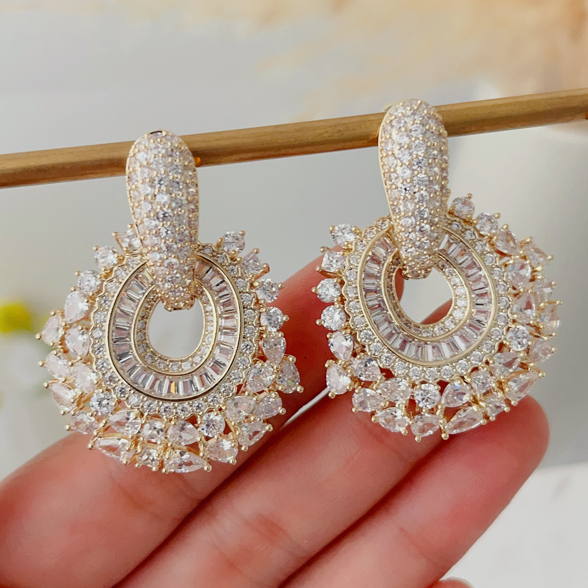 Champing zircon earrings