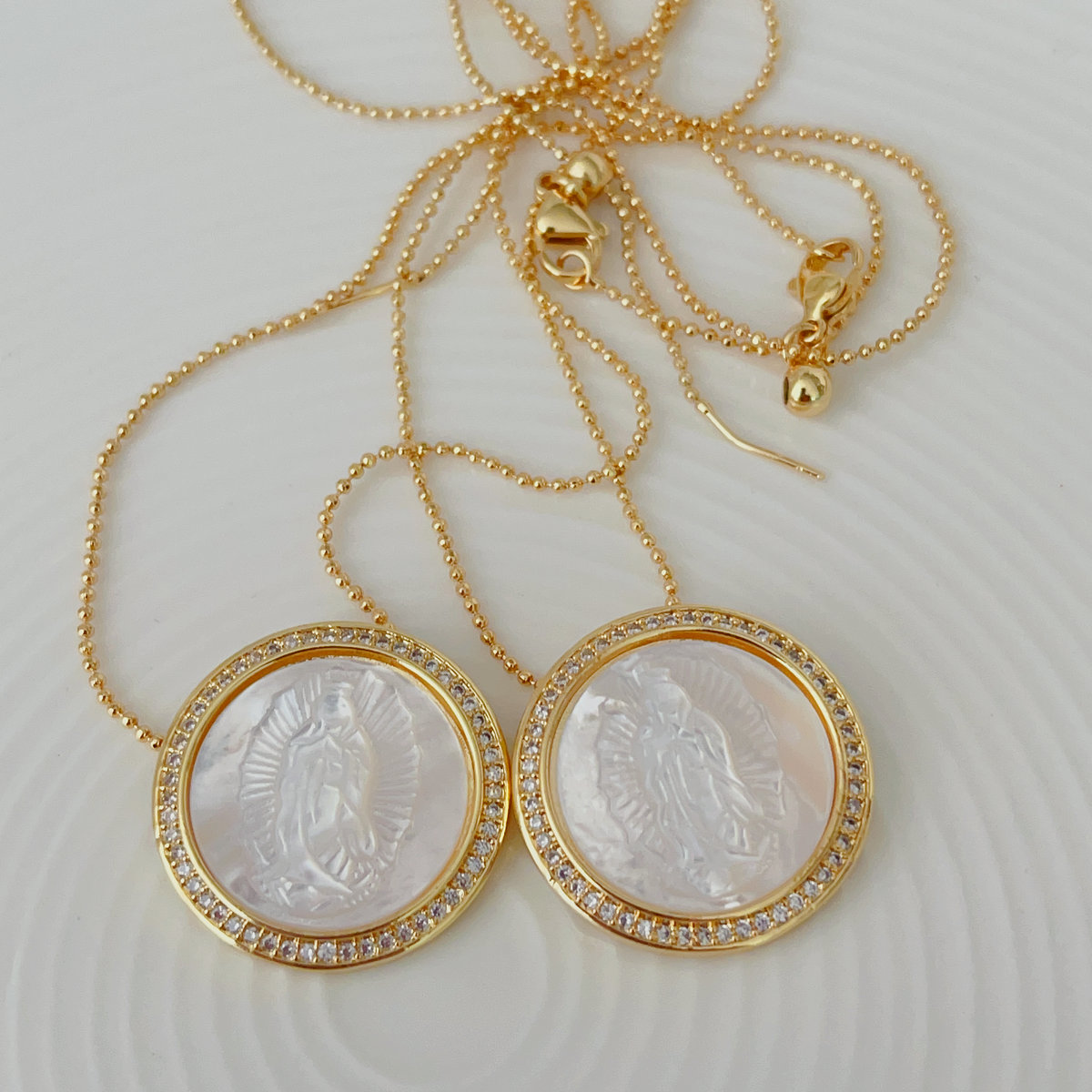 Shell virgin mary Pendant necklace