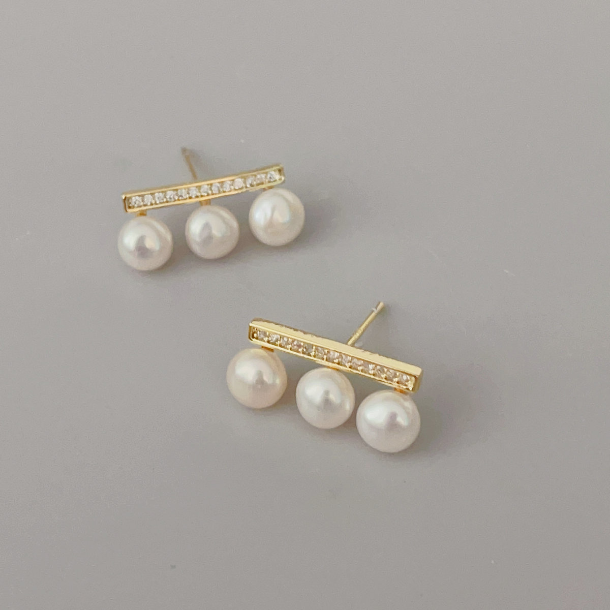 Fresh water pearl bar earrings