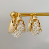 Drop pearl earrings