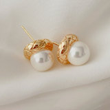 Simple pearl earrings