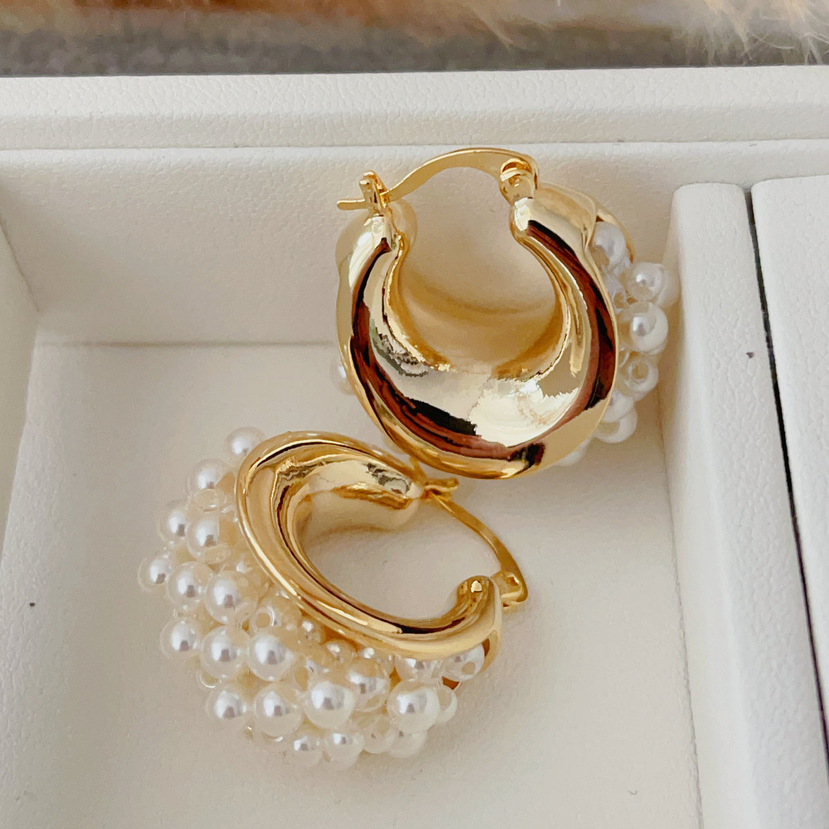Drop pearl earrings