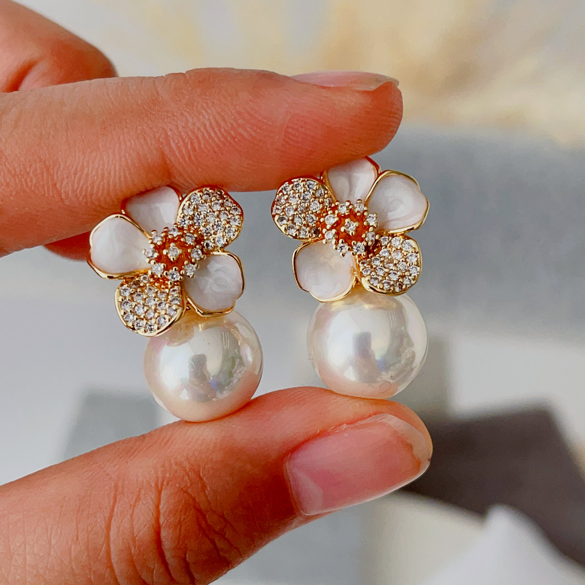 Flower drop pearl earrings