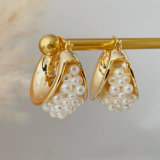 Drop pearl earrings