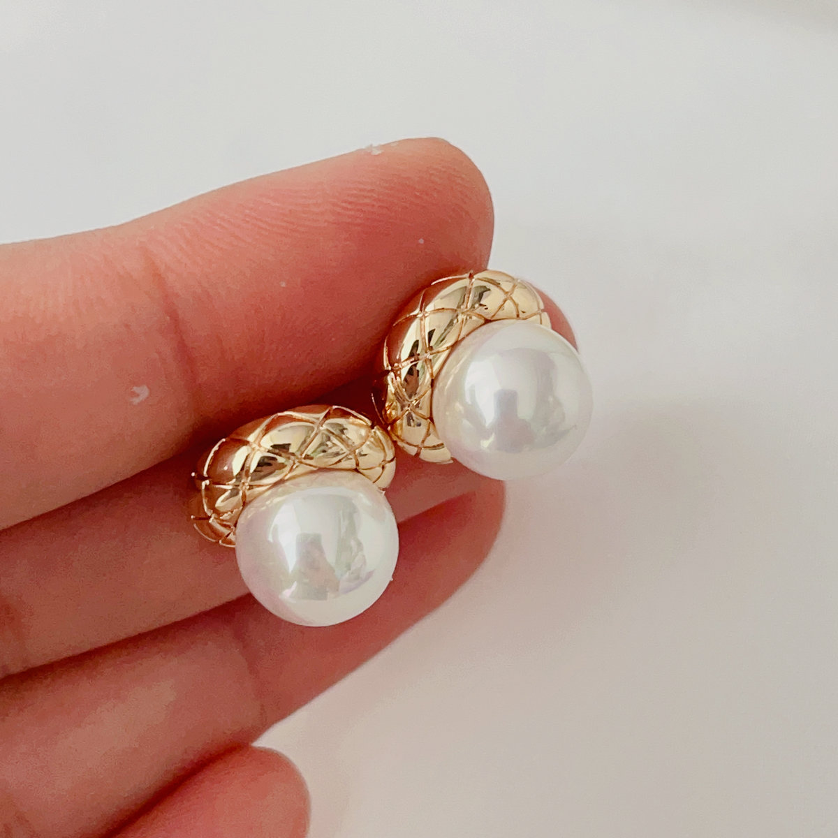Simple pearl earrings