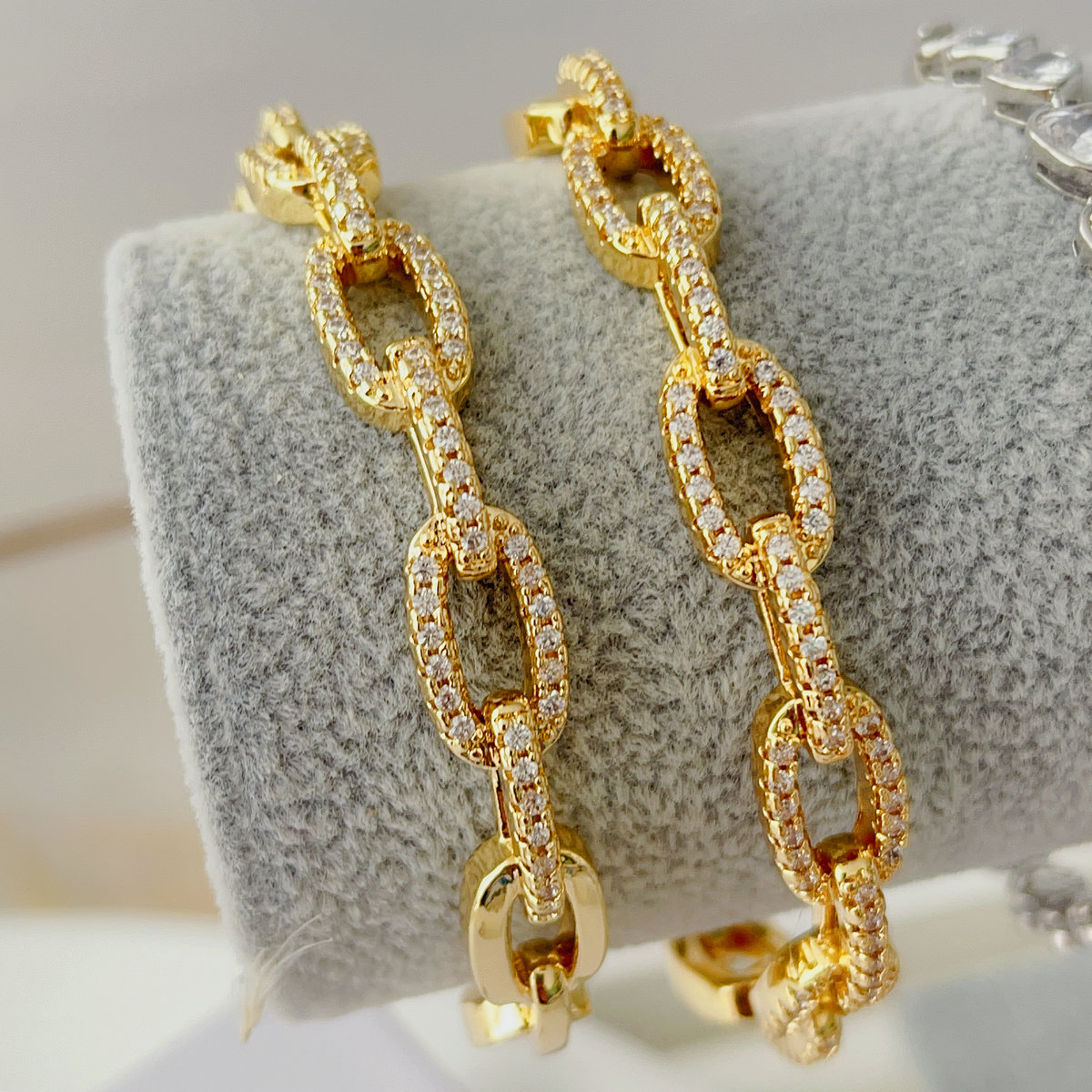 Pave chain cuff