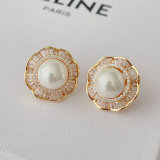 Flower pearl earrings