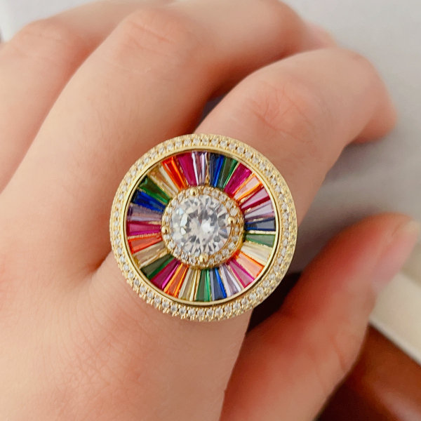 Colorful round ring