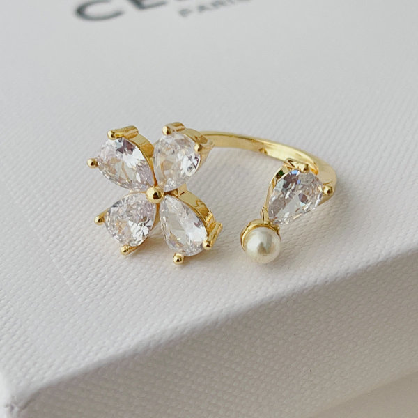 Pave flower ring