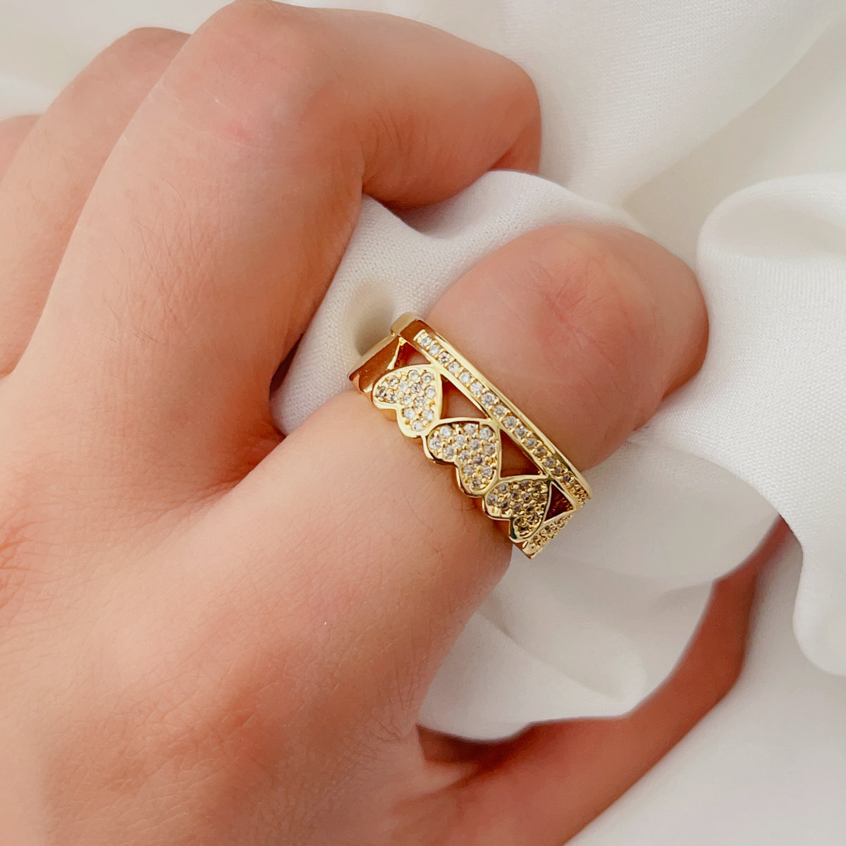 Pave heart ring