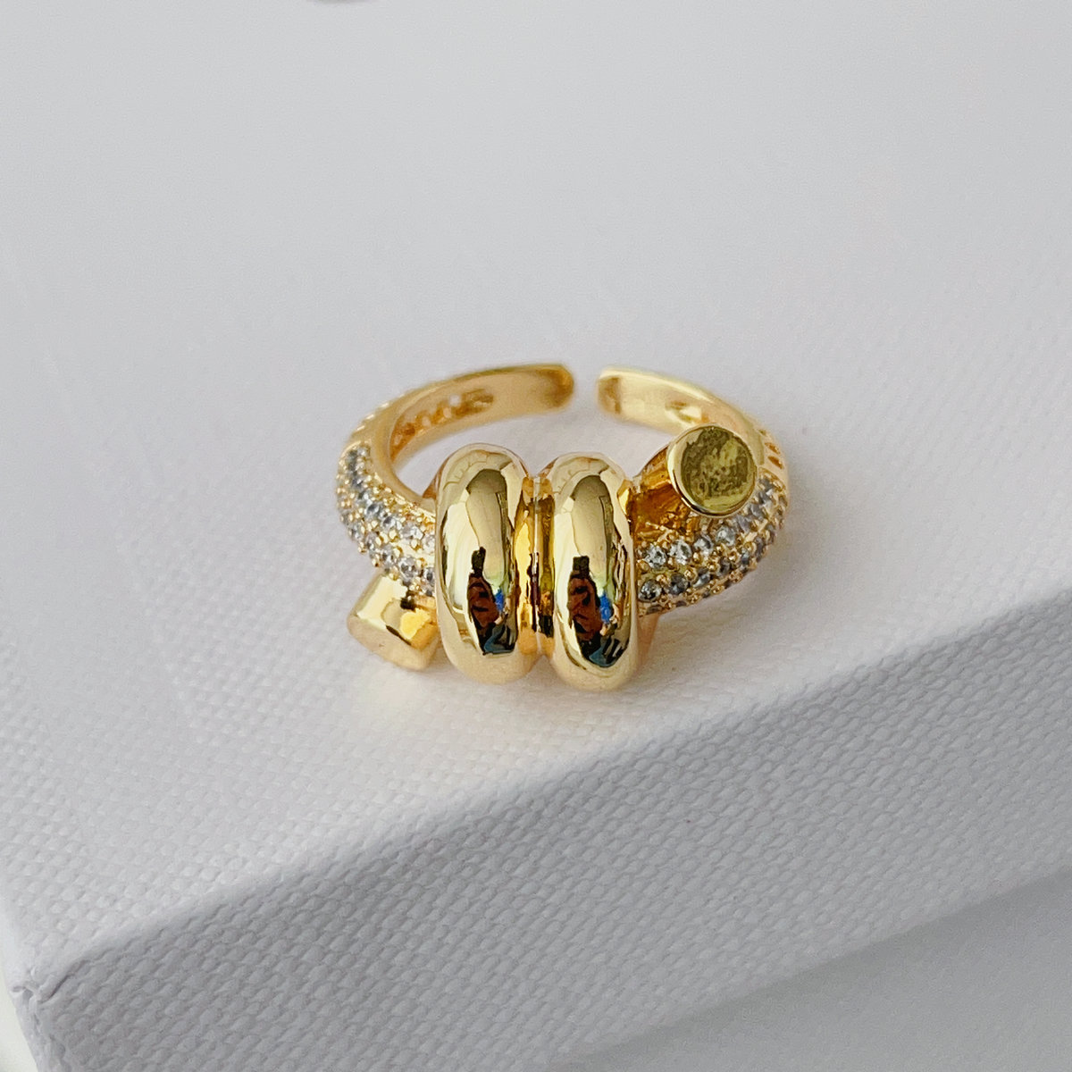 Pave knot ring
