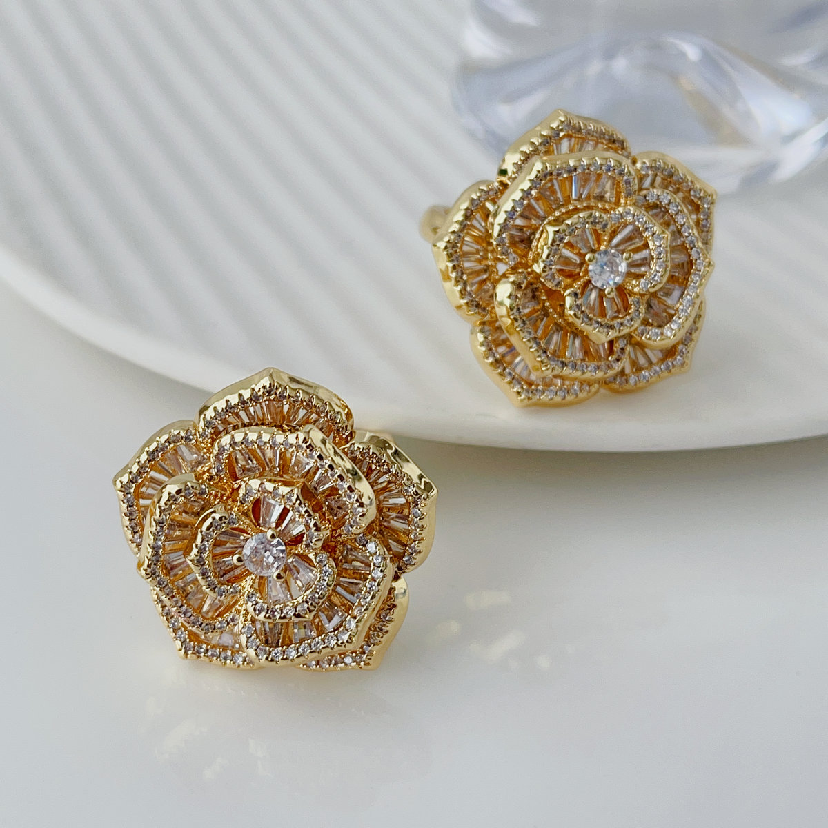 Pave flower ring