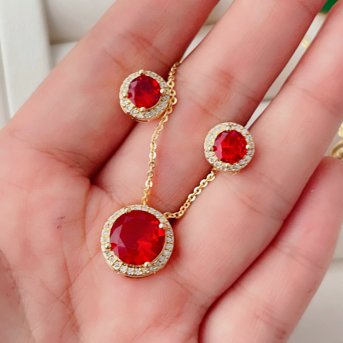 Round zircon set jewelry