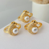 Leopard pearl ring
