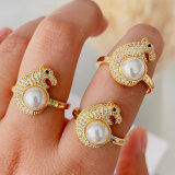 Leopard pearl ring