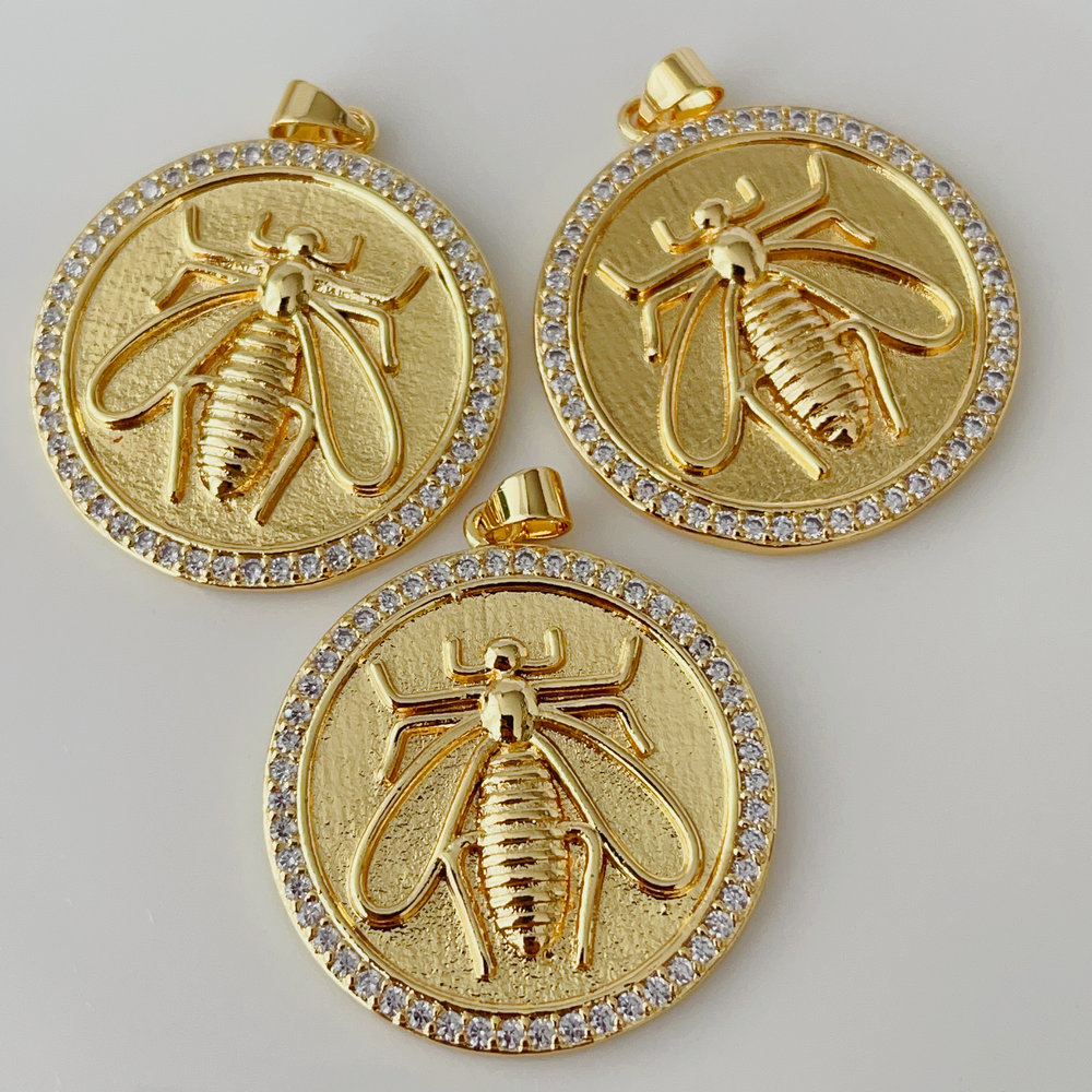 Bee big round pendant