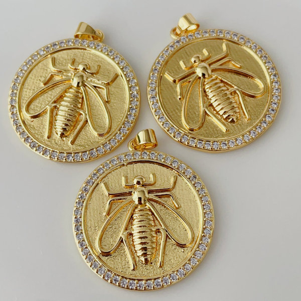 Bee big round pendant