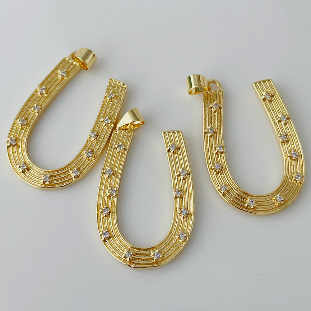 Horseshoe pendant
