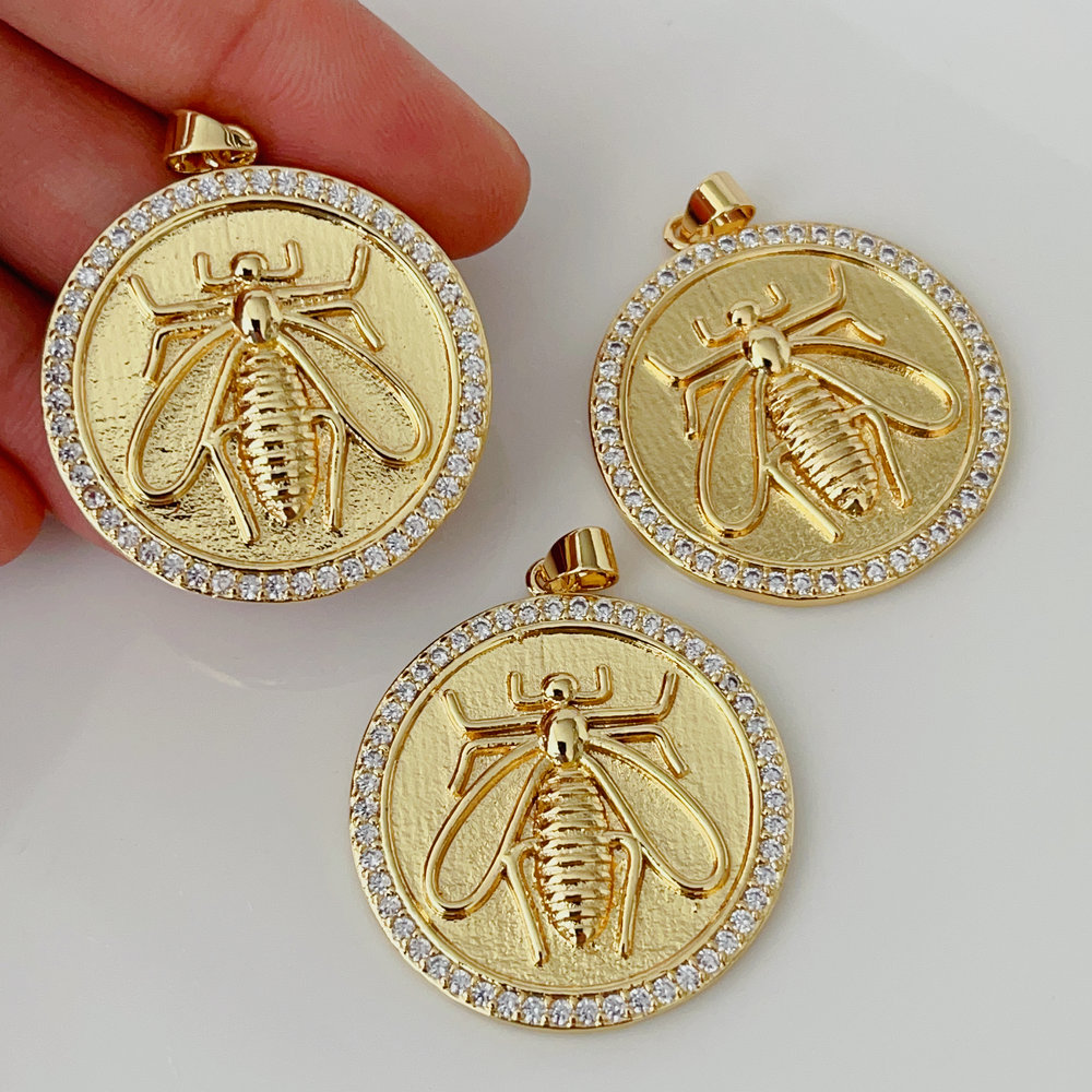 Bee big round pendant