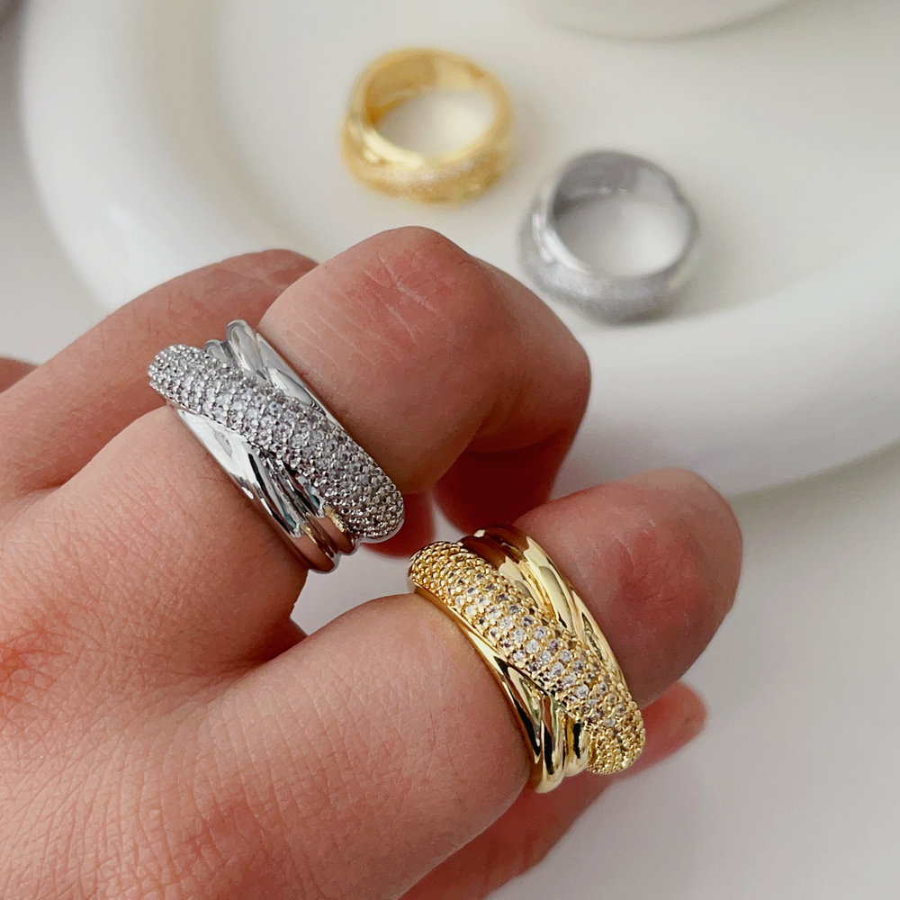 Pave twist ring