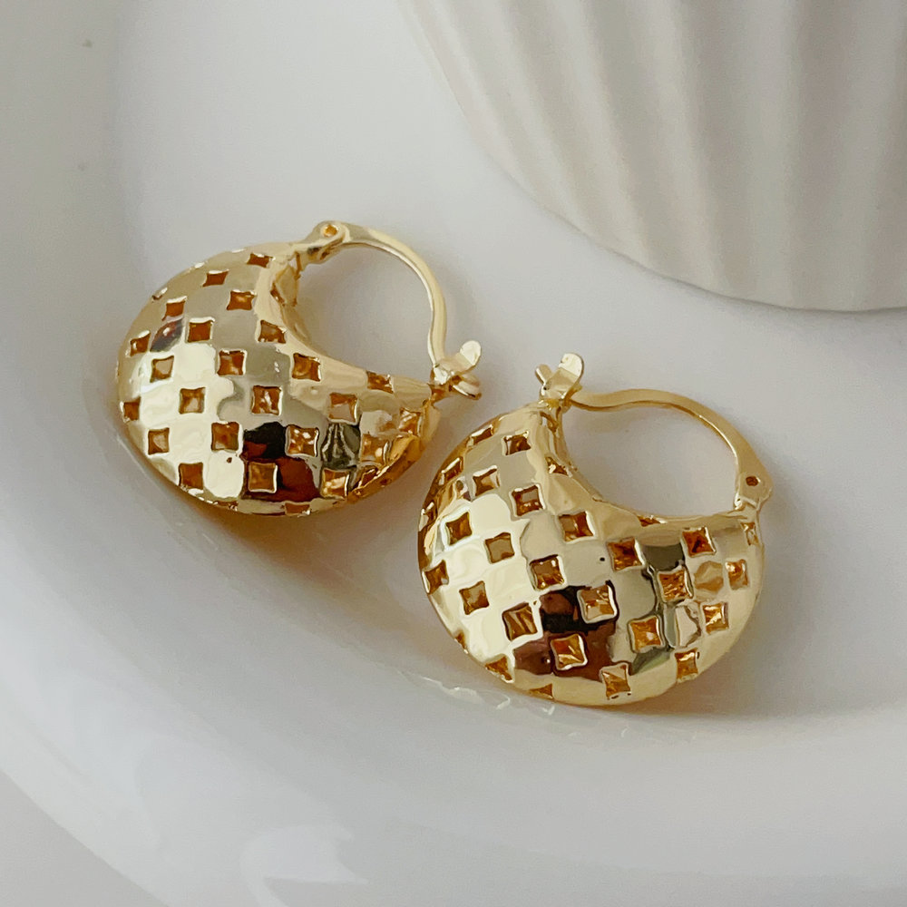 Metal star earrings